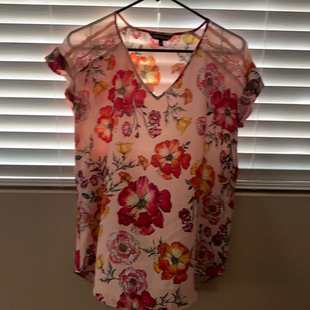 Floral express blouse hardly worn